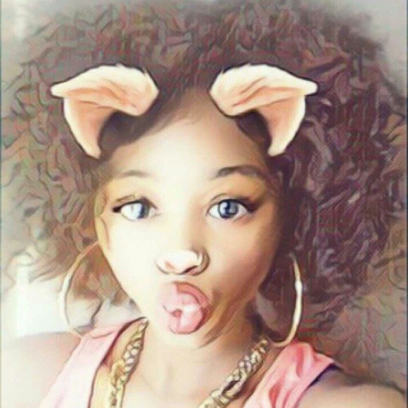 Meet your Posher, Santieana - Picture 1 of 1